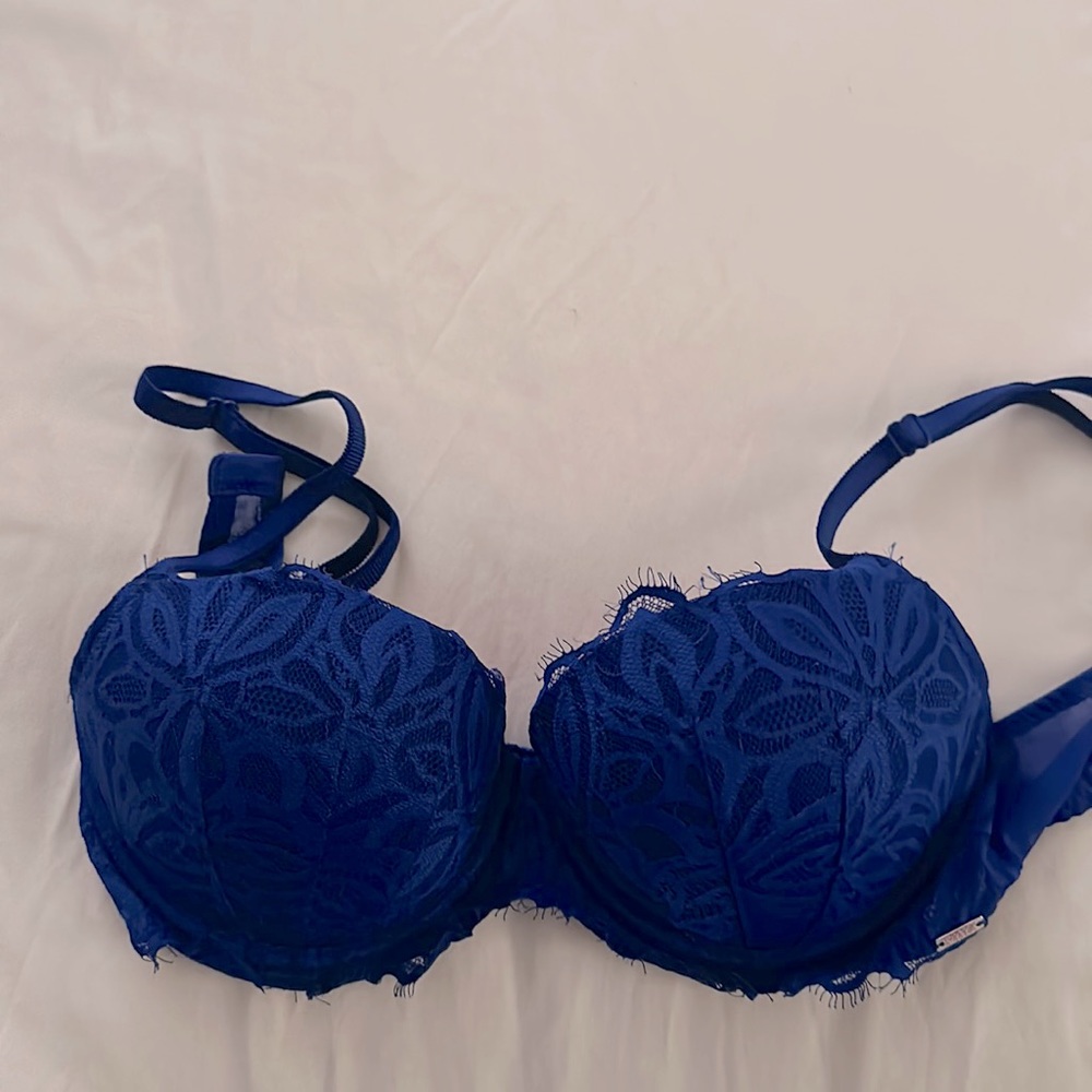 34C Victoria’s Secret bra